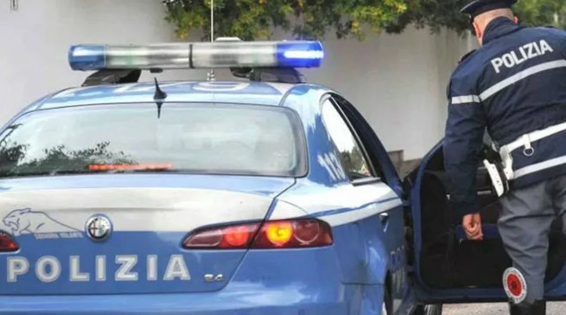 Torre Del Greco Aggredisce Compagna E Padre Con Mazza Chiodata Arrestano 38enne Torresette 6324