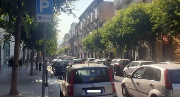 Torre Annunziata - Parcheggio ad ore, lato sinistro di corso Umberto I