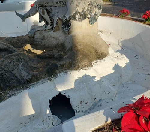 Vandalizzata la fontana di piazzetta Scognamiglio a Ercolano